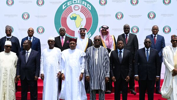 Photo de famille des dirigeants de la CEDEAO au sommet extraordinaire sur le terrorisme du 14 septembre 2019 - Sputnik Afrique