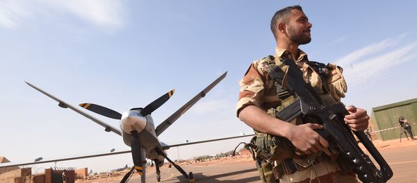 Un soldat français près d’une base militaire à Niamey, au Niger - Sputnik Afrique