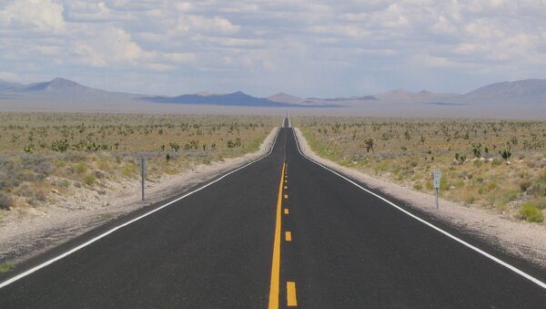 La State Route 375 («Route extraterrestre»)  près de la zone 51 dans le Nevada - Sputnik Afrique