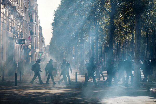 Manifestations à Paris: le gaz lacrymogène et les arrestations
 - Sputnik Afrique