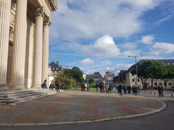 À Rouen, décalage entre le discours des autorités et celui des riverains - Sputnik Afrique