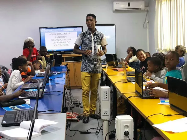 Atome, le jeune prodige de la blogosphère camerounaise, prépare la relève Atome, le jeune prodige de la blogosphère camerounaise, prépare la relève - Sputnik Afrique
