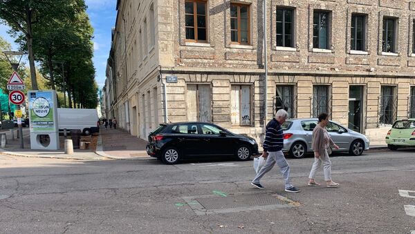 Dans une des rues de Rouen, 5 jours après l'incendie de l'usine Lubrizol, 30 septembre 2019 - Sputnik Afrique