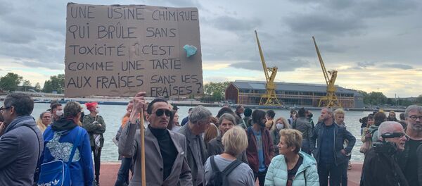 Une manifestation des habitants de Rouen après l'incendie de Lubrizol, 30 septembre 2019 Une manifestation des habitants de Rouen après l'incendie de Lubrizol, 30 septembre 2019 - Sputnik Afrique