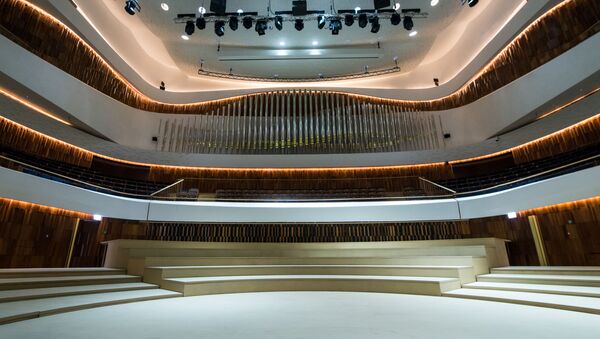 Un orgue, conçu spécialement pour la salle de concert Zariadié par l’entreprise alsacienne Muhleisen - Sputnik Afrique