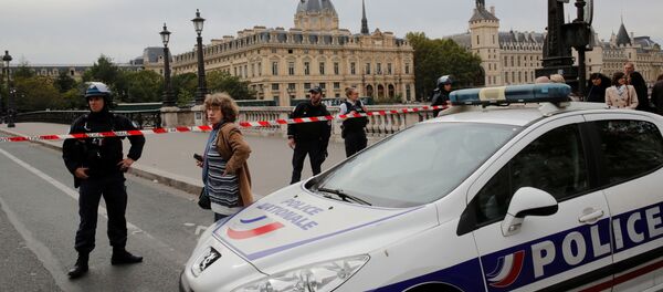 French police secure the area in front of the Paris Police headquarters in Paris, France, October 3, 2019.  - Sputnik Afrique