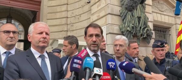 Christophe Castaner s’est rendu sur les lieux de l'attaque au couteau à la préfecture, 3 octobre 2019  - Sputnik Afrique