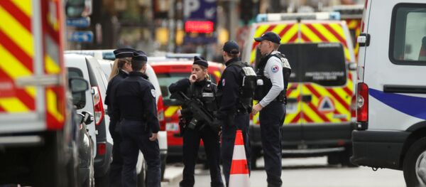 Des policiers devant la préfecture de police de Paris - Sputnik Afrique
