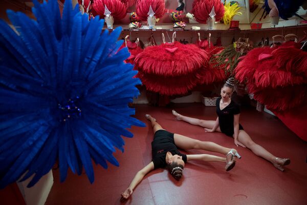 Dans les coulisses du Moulin Rouge: le célèbre cabaret fête son 130e anniversaire
 - Sputnik Afrique