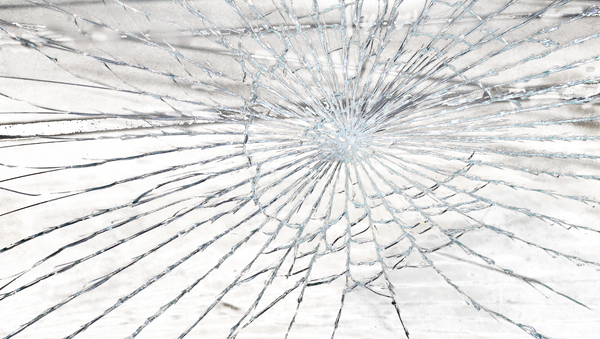 Une vitre brisée - Sputnik Afrique