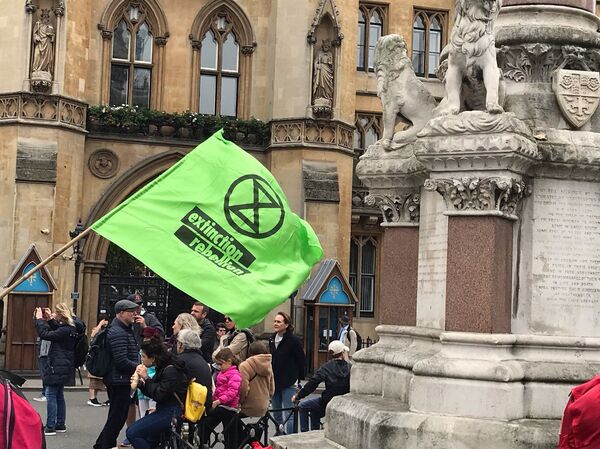 Début de l'action d’Extinction Rébellion: premier blocage de la semaine à Paris - Sputnik Afrique