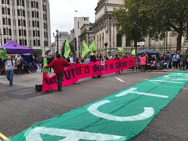 Début de l'action d’Extinction Rébellion: premier blocage de la semaine à Paris - Sputnik Afrique