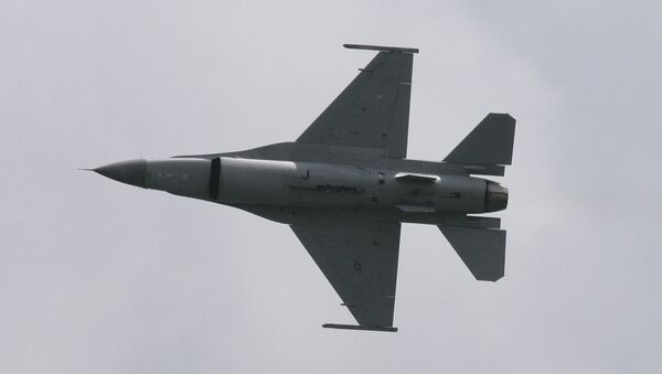Un chasseur F-16 (archive photo) - Sputnik Afrique