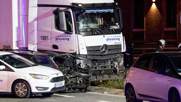 Le camion qui a percuté plusieurs voitures à Limburg, en Allemagne le 7 octobre 2019 - Sputnik Afrique