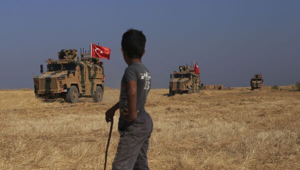 A Turkish n armored vehicles patrol as they conduct a joint ground patrol with American forces in the so-called safe zone on the Syrian side of the border with Turkey, near the town of Tal Abyad, northeastern Syria, Friday, Oct.4, 2019 - Sputnik Afrique