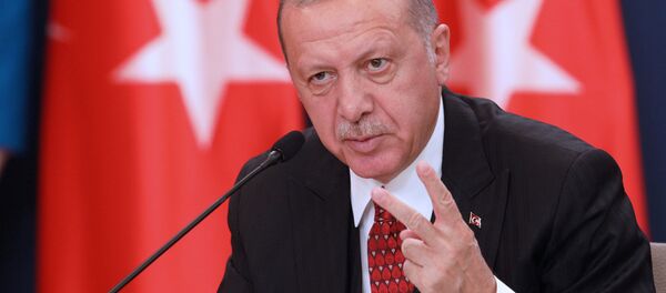 Turkish President Tayyip Erdogan attends a joint press conference with Serbia's President Aleksandar Vucic after their meeting in Belgrade, Serbia, October 7, 2019 - Sputnik Afrique