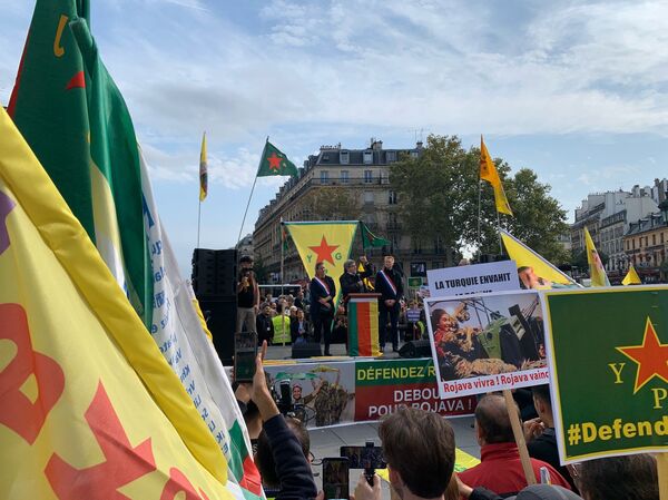 Des milliers de Kurdes manifestent à Paris contre l’offensive Source de paix - images - Sputnik Afrique