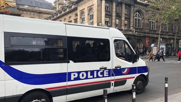 Une voiture de police devant le palais de Justice de Paris (image d’illustration) - Sputnik Afrique