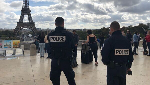 Deux policiers sur la place du Trocadéro (image d’illustration) - Sputnik Afrique