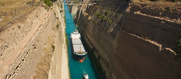 Navire traversant le canal de Corinthe. - Sputnik Afrique
