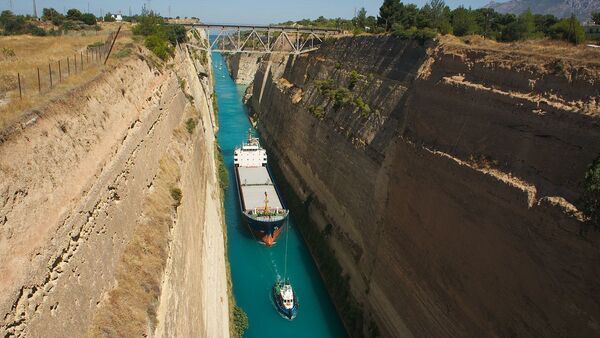 Navire traversant le canal de Corinthe. - Sputnik Afrique