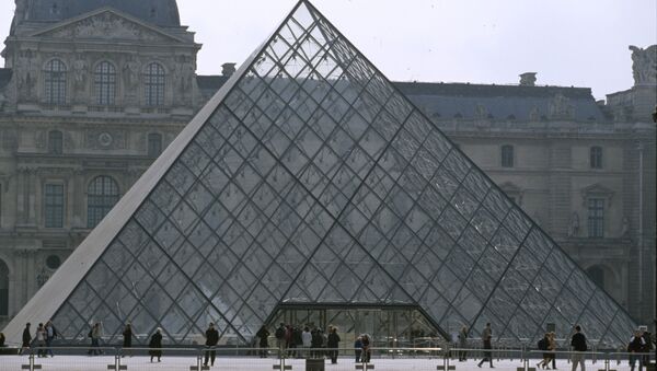 La pyramide du Louvre - Sputnik Afrique