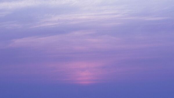 Un ciel violet (image d'illustration) - Sputnik Afrique