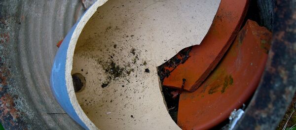 Un pot de terre cassé - Sputnik Afrique