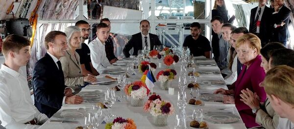 Macron et Merkel à la chaîne de montage d'Airbus à Toulouse - Sputnik Afrique