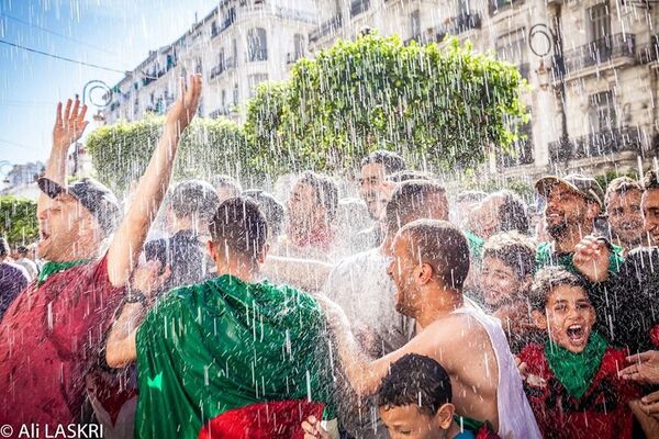Algérie : la révolution du sourire, le Disneyland des photographes Algérie : la révolution du sourire, le Disneyland des photographes - Sputnik Afrique