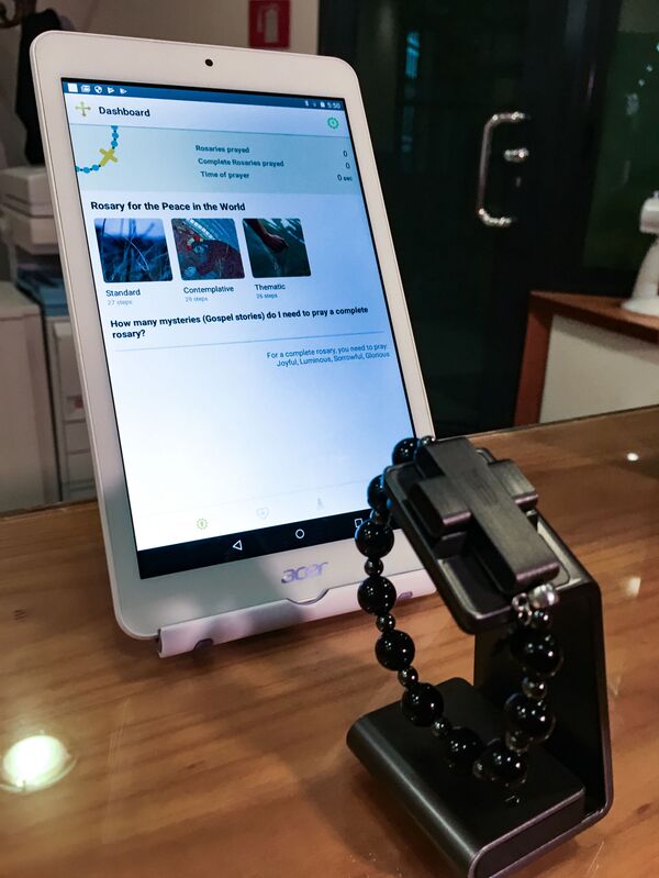 Un chapelet connecté, le gadget présenté par le Vatican pour inciter les jeunes à prier - photo - Sputnik Afrique