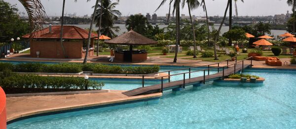 Piscine de l'hôtel Ivoire à Abidjan Piscine de l'hôtel Ivoire à Abidjan - Sputnik Afrique