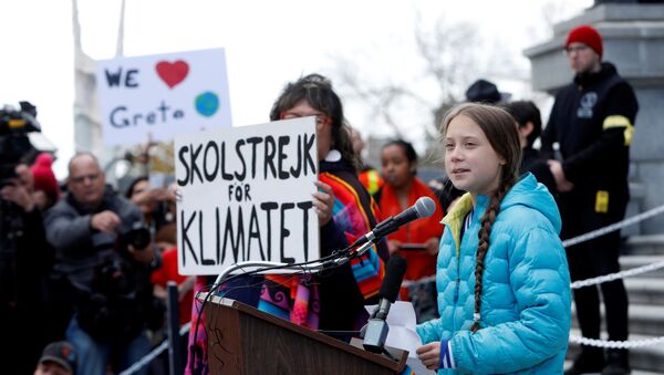 Swedish climate change teen activist Greta Thunberg speaks during a climate strike at the Alberta Legislature in Edmonton, Alberta, Canada October 18, 2019. REUTERS/Amber Bracken - Sputnik Afrique
