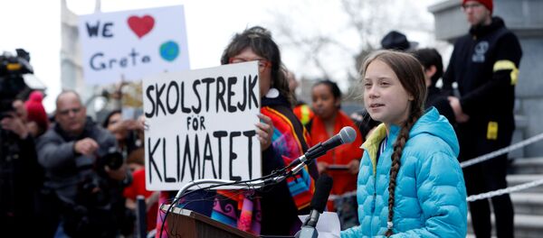 Swedish climate change teen activist Greta Thunberg speaks during a climate strike at the Alberta Legislature in Edmonton, Alberta, Canada October 18, 2019. REUTERS/Amber Bracken - Sputnik Afrique