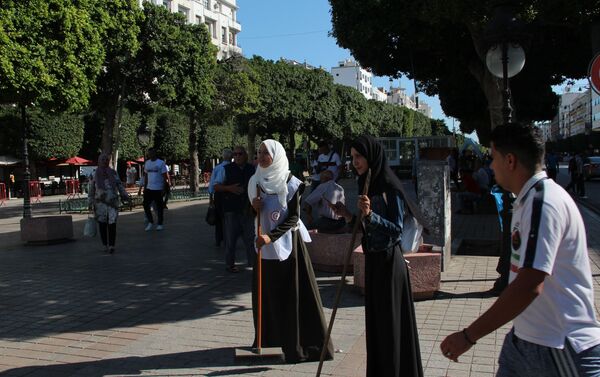 Opération nettoyage dans le centre-ville de Tunis - Sputnik Afrique