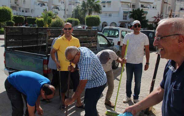 Opération nettoyage dans le quartier Hedi Nouira de Tunis - Sputnik Afrique