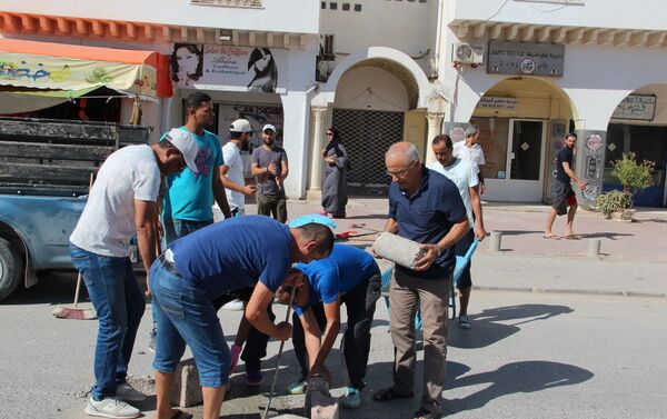 Opération nettoyage dans le quartier Hedi Nouira de Tunis - Sputnik Afrique