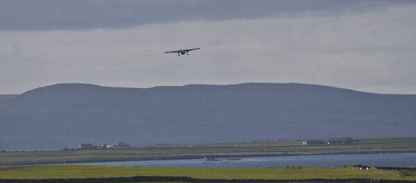 Un avion décolle de Papa Westray (archive photo) - Sputnik Afrique