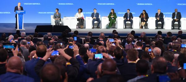 Vladimir Poutine intervient dans le cadre du forum Russie - Afrique à Sotchi - Sputnik Afrique