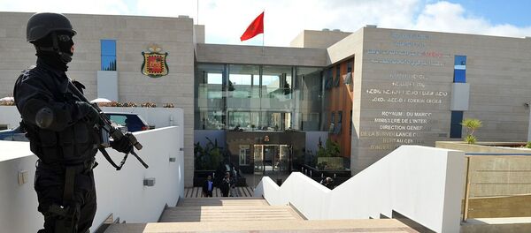 Soldat armé devant le siège du BCIJ, Salé - Sputnik Afrique