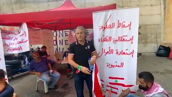Des protestataires sur la place Riad el-Solh, au centre de Beyrouth - Sputnik Afrique