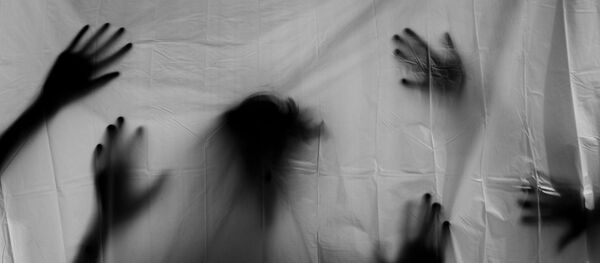 une silhouette des mains - Sputnik Afrique