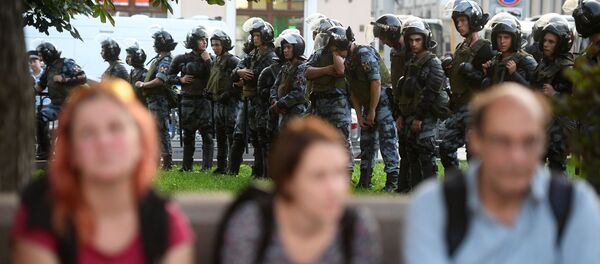Lors d'une manifestation non-autorisée pour le soutien des candidats à la Douma de Moscou Lors d'une manifestation non-autorisée pour le soutien des candidats à la Douma de Moscou - Sputnik Afrique
