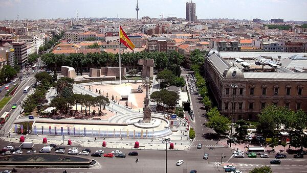 View of Jardines del Descubrimiento (Gardens of Discovery) from a building at Plaza de Colón (Columbus Square) in Madrid (Spain). At the right, the National Library. - Sputnik Afrique