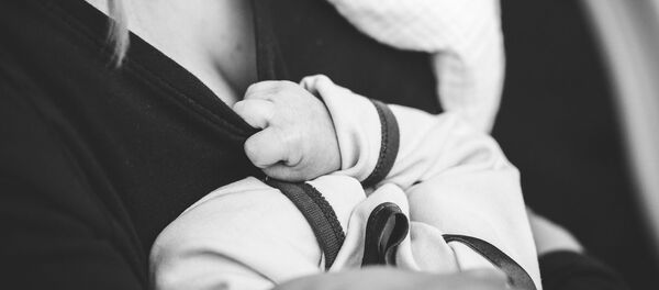 une mère et un bébé - Sputnik Afrique