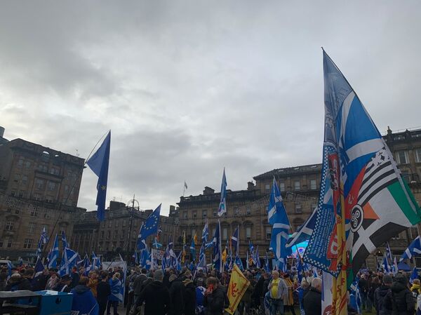 Des milliers de partisans de l’indépendance de l’Écosse se réunissent à Glasgow – images - Sputnik Afrique