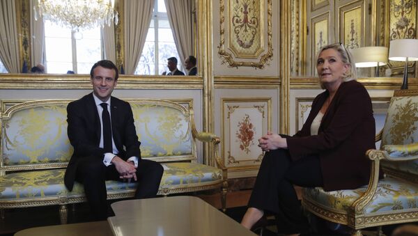 Emmanuel Macron et Marine Le Pen  - Sputnik Afrique