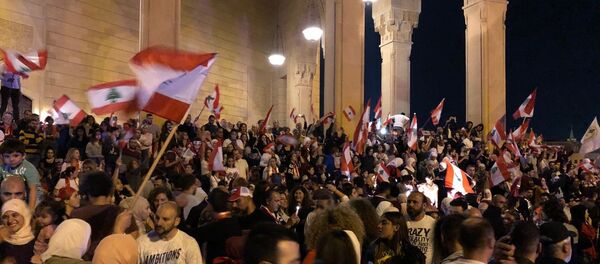 Participants à une manifestation antigouvernementale à Beyrouth - Sputnik Afrique