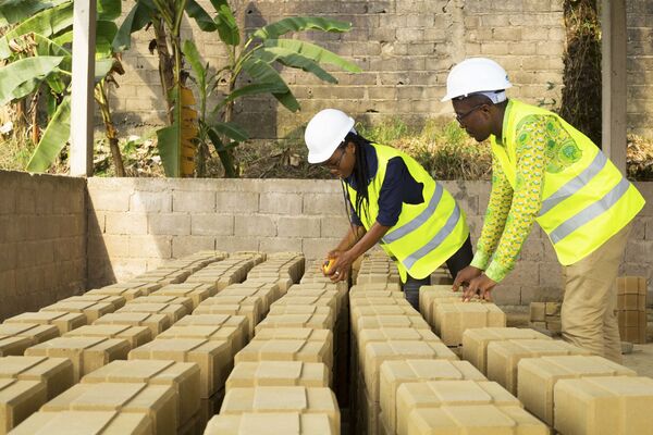 Ghislaine Tessa Ketcha, la militante de l’écoconstruction au Cameroun Ghislaine Tessa Ketcha, la militante de l’écoconstruction au Cameroun - Sputnik Afrique