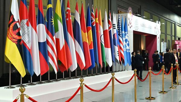 Les drapeaux nationaux des pays participant au 35ème sommet de l'Association des nations de l'Asie du Sud-Est (ASEAN) - Sputnik Afrique